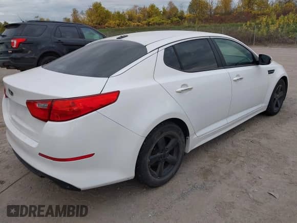 2015 Kia Optima LX z VIN KNAGM4A77F5546924, wystawiony jako IAAI lot #43393812 z przebiegiem 140 717 mil mil oraz . Historia ofert i sprzedaży dostępna na DreamBid. Obrazek 4.