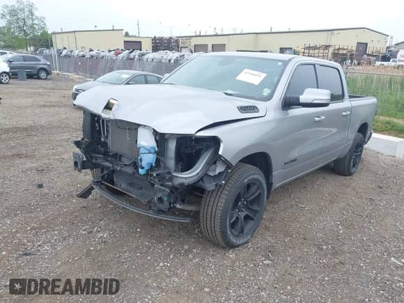 2020 Ram 1500 Lone Star z VIN 1C6SRFFT5LN184997, wystawiony jako IAAI lot #42310591 z przebiegiem 81 155 mil mil oraz . Historia ofert i sprzedaży dostępna na DreamBid. Obrazek 2.