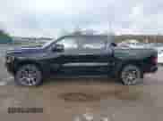 2019 Ram 1500 Laramie z VIN 1C6SRFJTXKN589601, wystawiony jako IAAI lot #42061260 z przebiegiem 109 901 mil mil oraz . Historia ofert i sprzedaży dostępna na DreamBid. Obrazek 14.