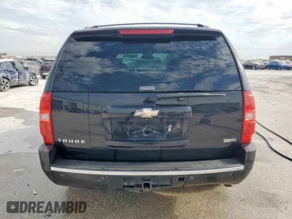 2010 Chevrolet Tahoe LTZ z VIN 1GNUCCE07AR193271, wystawiony jako Copart lot #66304475 z przebiegiem 244 324 mil mil oraz Szkoda całkowita • Salvage title. Historia ofert i sprzedaży dostępna na DreamBid. Obrazek 6.