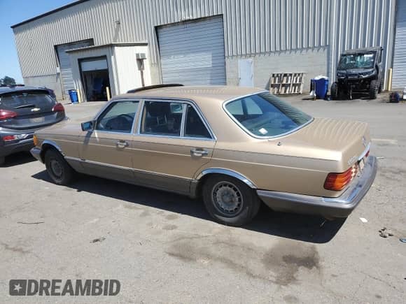 1983 Mercedes-Benz 380 с VIN WDBCA33A2DB041819, выставлен на аукционе Copart как лот 63450725 с пробегом 98 326 миль миль и Чистый • Clean title. История ставок и продаж доступна на DreamBid. Изображение 2.