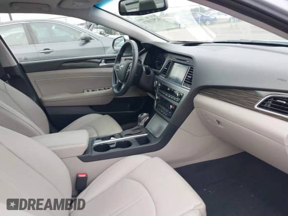 2015 Hyundai Sonata Limited with VIN 5NPE34AF0FH065031, listed as a IAAI auction lot 42921071 with 39,702 mi miles and . Bid and sale history available at DreamBid. Image 5.