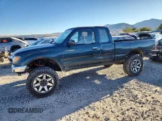 1997 Toyota Tacoma z VIN 4TAWM72N5VZ329677, wystawiony jako Copart lot #81273495 z przebiegiem 156 956 mil mil oraz Czysty tytuł • Clean title. Historia ofert i sprzedaży dostępna na DreamBid. Obrazek 1.