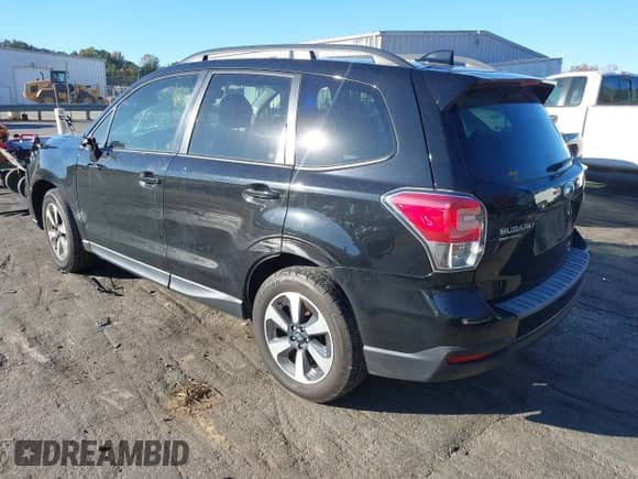 2018 Subaru Forester Premium z VIN JF2SJAEC5JH405628, wystawiony jako IAAI lot #43463543 z przebiegiem 106 481 mil mil oraz . Historia ofert i sprzedaży dostępna na DreamBid. Obrazek 3.