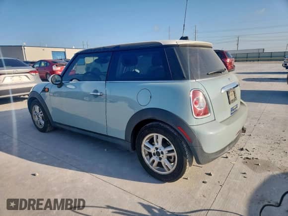 2013 MINI Hardtop with VIN WMWSU3C5XDT692050, listed as a Copart auction lot 61934885 with 117,209 mi miles and Clean title. Bid and sale history available at DreamBid. Image 2.