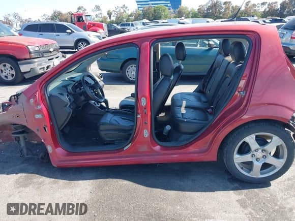 2014 Chevrolet Sonic LTZ с VIN 1G1JE6SBXE4225896, выставлен на аукционе IAAI как лот 42217595 с пробегом Не указан миль и . История ставок и продаж доступна на DreamBid. Изображение 13.