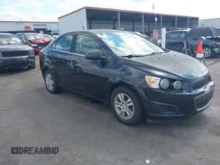 2014 Chevrolet Sonic LT z VIN 1G1JC5SH7E4137635, wystawiony jako IAAI lot #43083539 z przebiegiem 176 334 mil mil oraz . Historia ofert i sprzedaży dostępna na DreamBid. Obrazek 1.