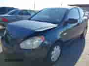 2008 Hyundai Accent GS z VIN KMHCM36C68U061230, wystawiony jako IAAI lot #43261183 z przebiegiem 145 797 mil mil oraz . Historia ofert i sprzedaży dostępna na DreamBid. Obrazek 6.