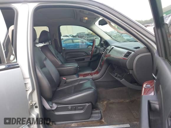 2011 Cadillac Escalade with VIN 1GYS3AEF9BR268475, listed as a IAAI auction lot 42611620 with 165,000 mi miles and . Bid and sale history available at DreamBid. Image 5.