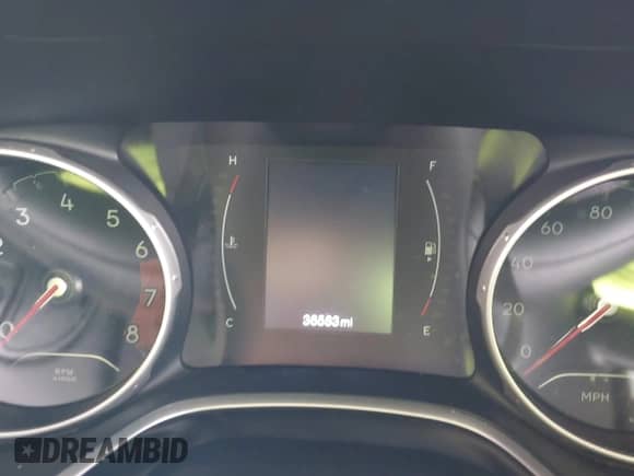 2020 Jeep Compass Latitude z VIN 3C4NJCBB4LT258791, wystawiony jako IAAI lot #42699336 z przebiegiem 36 583 mil mil oraz . Historia ofert i sprzedaży dostępna na DreamBid. Obrazek 7.