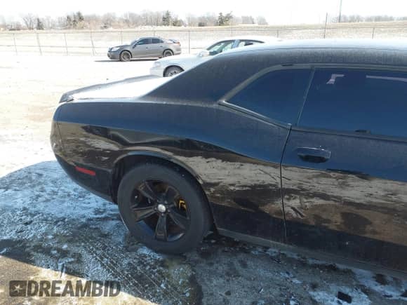 2015 Dodge Challenger SXT с VIN 2C3CDZAG3FH739860, выставлен на аукционе IAAI как лот 41633204 с пробегом 87 442 миль миль и . История ставок и продаж доступна на DreamBid. Изображение 18.