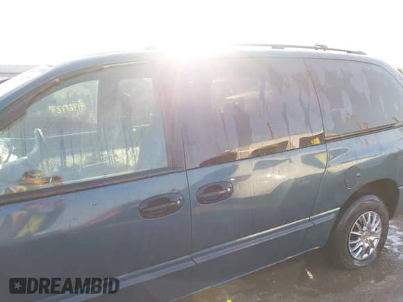 2000 Dodge Grand Caravan with VIN 2B4GP24G2YR761530, listed as a IAAI auction lot 41761127 with 200,000 mi miles and . Bid and sale history available at DreamBid. Image 14.