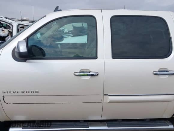 2011 Chevrolet Silverado 1500 LT z VIN 3GCPKSE38BG358968, wystawiony jako IAAI lot #43393436 z przebiegiem 187 947 mil mil oraz . Historia ofert i sprzedaży dostępna na DreamBid. Obrazek 14.
