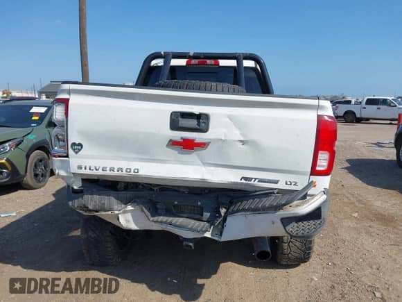 2017 Chevrolet Silverado 1500 LTZ z VIN 3GCUKSEJ9HG150558, wystawiony jako IAAI lot #41514409 z przebiegiem 107 969 mil mil oraz . Historia ofert i sprzedaży dostępna na DreamBid. Obrazek 16.