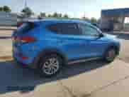 2017 Hyundai Tucson SE z VIN KM8J33A44HU468585, wystawiony jako Copart lot #69153215 z przebiegiem 62 346 mil mil oraz Szkoda całkowita • Salvage title. Historia ofert i sprzedaży dostępna na DreamBid. Obrazek 3.