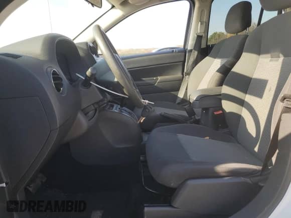 2011 Jeep Compass Latitude z VIN 1J4NT1FB4BD253162, wystawiony jako Copart lot #71593615 z przebiegiem 37 766 mil mil oraz Szkoda całkowita • Salvage title. Historia ofert i sprzedaży dostępna na DreamBid. Obrazek 7.