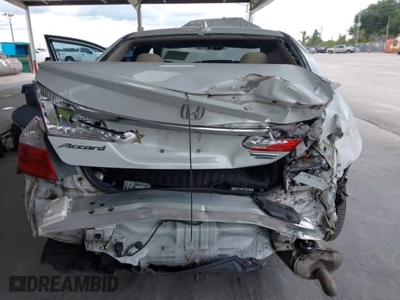 2015 Honda Accord Touring z VIN 1HGCR6F78FA000598, wystawiony jako IAAI lot #43235518 z przebiegiem 225 245 mil mil oraz . Historia ofert i sprzedaży dostępna na DreamBid. Obrazek 6.