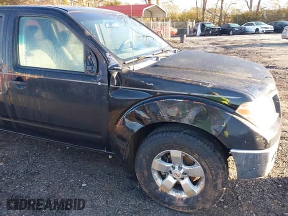 2009 Nissan Frontier LE z VIN 1N6AD09UX9C404043, wystawiony jako IAAI lot #41476388 z przebiegiem 198 612 mil mil oraz . Historia ofert i sprzedaży dostępna na DreamBid. Obrazek 6.