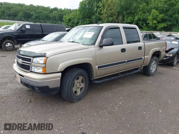 2006 Chevrolet Silverado 1500 LT3 with VIN 2GCEK13T561173229, listed as a IAAI auction lot 42351131 with 312,889 mi miles and . Bid and sale history available at DreamBid. Image 17.