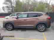 2016 Hyundai Tucson SE z VIN KM8J33A48GU238076, wystawiony jako IAAI lot #43573154 z przebiegiem 122 928 mil mil oraz . Historia ofert i sprzedaży dostępna na DreamBid. Obrazek 14.