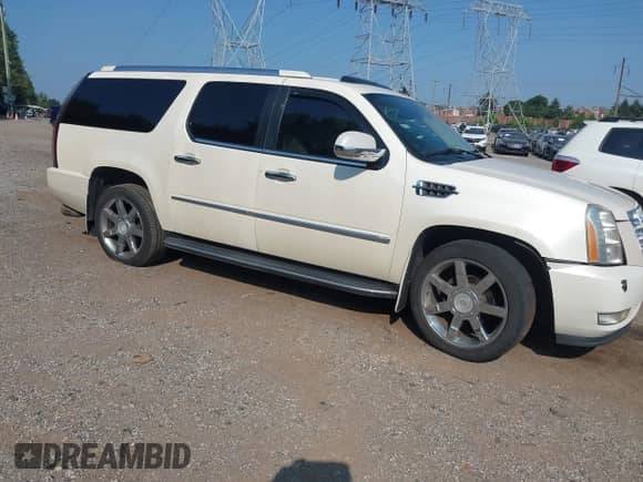 2007 Cadillac Escalade ESV with VIN 1GYFK66837R350274, listed as a IAAI auction lot 42843358 with 247,792 mi miles and . Bid and sale history available at DreamBid. Image 1.