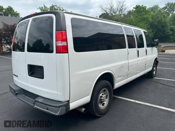 2021 Chevrolet Express Passenger LS с VIN 1GAZGNFPXM1170072, выставлен на аукционе Copart как лот 64797015 с пробегом 273 908 миль миль и Чистый • Clean title. История ставок и продаж доступна на DreamBid. Изображение 3.