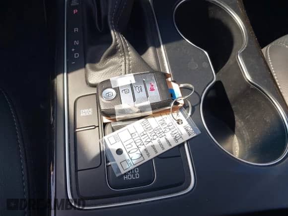 2019 Kia Sorento EX z VIN 5XYPH4A51KG451931, wystawiony jako IAAI lot #43415739 z przebiegiem 52 821 mil mil oraz . Historia ofert i sprzedaży dostępna na DreamBid. Obrazek 11.