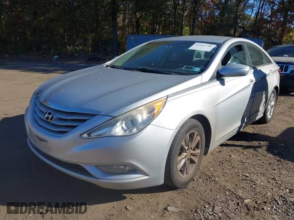 2013 Hyundai Sonata GLS z VIN 5NPEB4ACXDH725369, wystawiony jako IAAI lot #43543708 z przebiegiem 142 680 mil mil oraz . Historia ofert i sprzedaży dostępna na DreamBid. Obrazek 6.