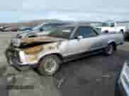 1985 Chevrolet El Camino z VIN 3GCCW80H0FS917778, wystawiony jako Copart lot #48815225 z przebiegiem Nie podano mil oraz Czysty tytuł • Clean title. Historia ofert i sprzedaży dostępna na DreamBid. Obrazek 1.