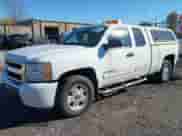 2010 Chevrolet Silverado 1500 LT z VIN 1GCSKSE31AZ119884, wystawiony jako IAAI lot #43543636 z przebiegiem 165 091 mil mil oraz . Historia ofert i sprzedaży dostępna na DreamBid. Obrazek 2.