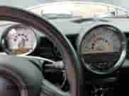 2011 MINI Hardtop z VIN WMWSU3C54BT253391, wystawiony jako Copart lot #57215905 z przebiegiem 199 273 mil mil oraz Czysty tytuł • Clean title. Historia ofert i sprzedaży dostępna na DreamBid. Obrazek 10.