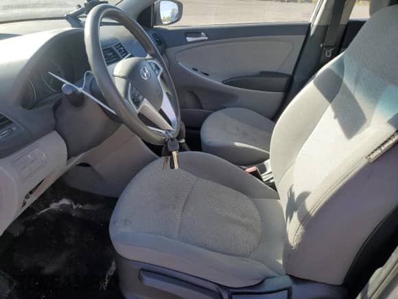 2012 Hyundai Accent GLS z VIN KMHCT4AE1CU251530, wystawiony jako Copart lot #82392105 z przebiegiem 304 077 mil mil oraz Szkoda całkowita • Salvage title. Historia ofert i sprzedaży dostępna na DreamBid. Obrazek 7.