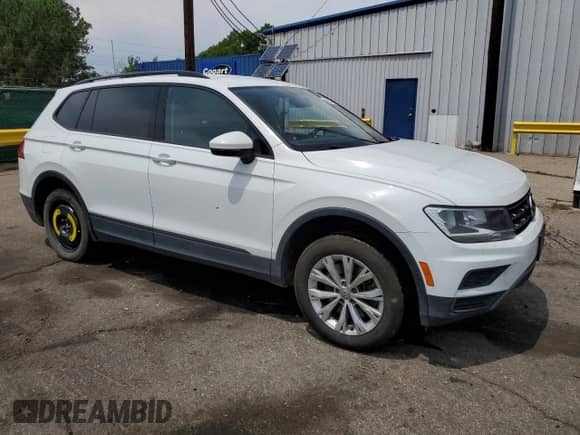 2018 Volkswagen Tiguan S z VIN 3VV0B7AX1JM082044, wystawiony jako Copart lot #66024195 z przebiegiem 223 482 mil mil oraz Szkoda całkowita • Salvage title. Historia ofert i sprzedaży dostępna na DreamBid. Obrazek 4.