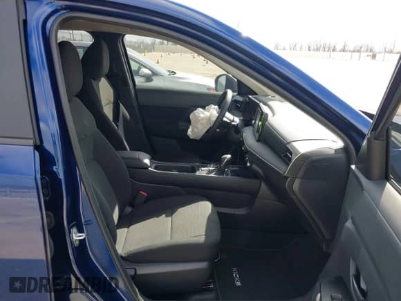 2025 Nissan Kicks S с VIN 3N8AP6BA3SL325597, выставлен на аукционе IAAI как лот 41610126 с пробегом 371 миль миль и . История ставок и продаж доступна на DreamBid. Изображение 5.