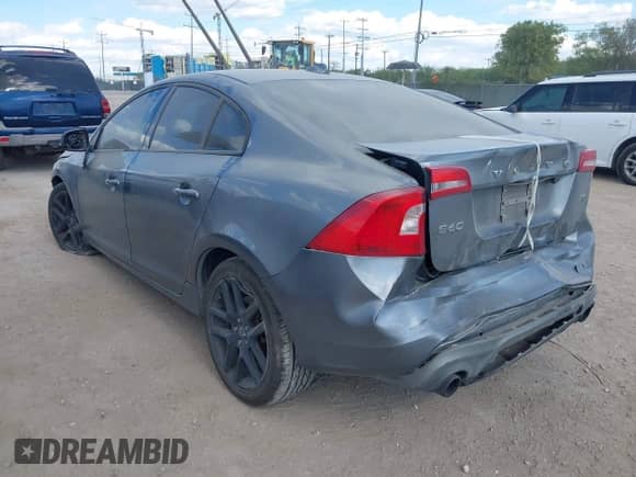 2017 Volvo S60 Dynamic с VIN YV126MFL7H2420929, выставлен на аукционе IAAI как лот 43292833 с пробегом 107 144 миль миль и . История ставок и продаж доступна на DreamBid. Изображение 3.