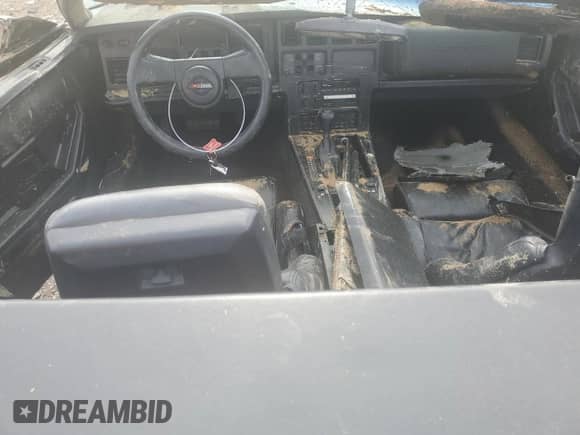 1988 Chevrolet Corvette с VIN 1G1YY318XJ5103098, выставлен на аукционе Copart как лот 60444204 с пробегом Не указан миль и Списание • Salvage title. История ставок и продаж доступна на DreamBid. Изображение 8.