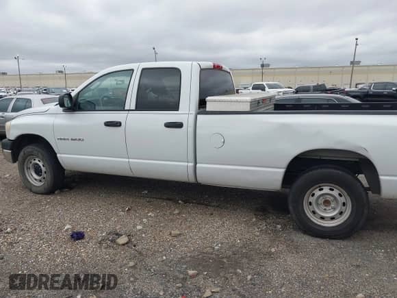 2007 Dodge 1500 ST z VIN 1D7HU18P27J600043, wystawiony jako IAAI lot #41625802 z przebiegiem 170 706 mil mil oraz . Historia ofert i sprzedaży dostępna na DreamBid. Obrazek 14.