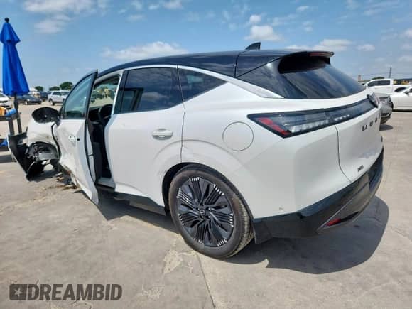 2025 Nissan Murano Platinum with VIN 5N1AZ3DT1SC100606, listed as a Copart auction lot 61730985 with 6,990 mi miles and Salvage title. Bid and sale history available at DreamBid. Image 2.