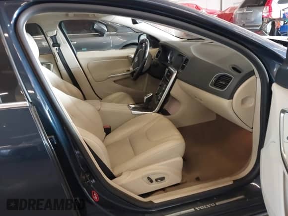 2013 Volvo S60 T5 с VIN YV1612FH9D2184973, выставлен на аукционе IAAI как лот 43136800 с пробегом 106 699 миль миль и . История ставок и продаж доступна на DreamBid. Изображение 5.
