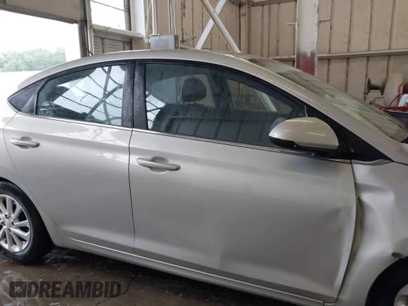 2019 Hyundai Accent SE z VIN 3KPC24A31KE061360, wystawiony jako IAAI lot #42243442 z przebiegiem 105 114 mil mil oraz . Historia ofert i sprzedaży dostępna na DreamBid. Obrazek 12.