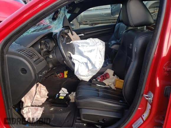 2015 Chrysler 300 S с VIN 2C3CCABT5FH743408, выставлен на аукционе Copart как лот 62085374 с пробегом Не указан миль и Списание • Salvage title. История ставок и продаж доступна на DreamBid. Изображение 7.