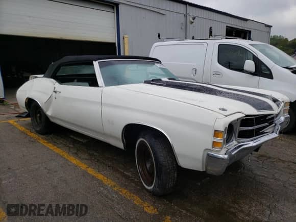 1971 Chevrolet Chevelle with VIN 136671K138987, listed as a Copart auction lot 57303215 with Not provided miles and Salvage title. Bid and sale history available at DreamBid. Image 4.
