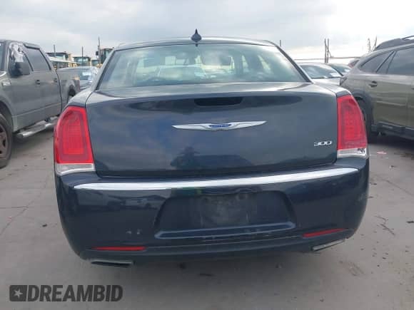 2018 Chrysler 300 Touring L с VIN 2C3CCAAG1JH279305, выставлен на аукционе IAAI как лот 43048635 с пробегом 116 962 миль миль и . История ставок и продаж доступна на DreamBid. Изображение 16.