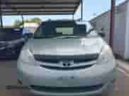 2010 Toyota Sienna CE с VIN 5TDKK4CC1AS307336, выставлен на аукционе IAAI как лот 43356058 с пробегом 184 071 миль миль и . История ставок и продаж доступна на DreamBid. Изображение 13.