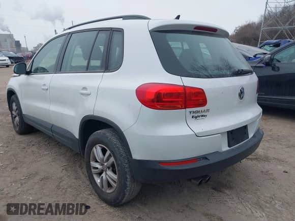 2017 Volkswagen Tiguan S с VIN WVGAV7AX4HK011010, выставлен на аукционе IAAI как лот 41082700 с пробегом 95 661 миль миль и . История ставок и продаж доступна на DreamBid. Изображение 3.