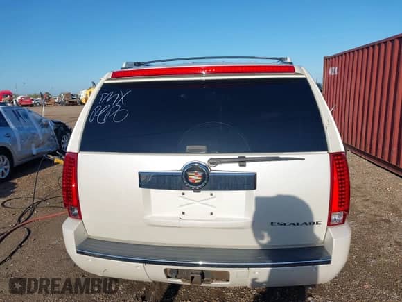 2013 Cadillac Escalade Luxury with VIN 1GYS3BEF0DR138416, listed as a IAAI auction lot 43259701 with 152,530 mi miles and . Bid and sale history available at DreamBid. Image 16.