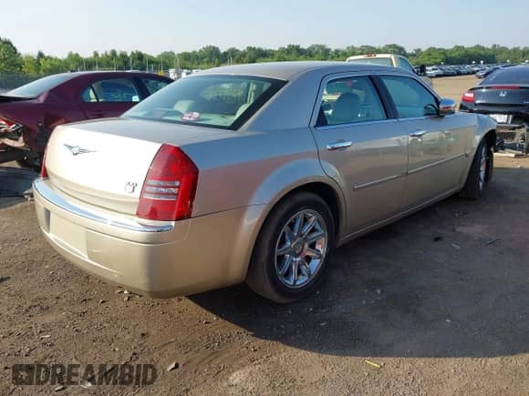 2006 Chrysler 300 C with VIN 2C3KA63H36H246141, listed as a IAAI auction lot 42797395 with 54,430 mi miles and . Bid and sale history available at DreamBid. Image 4.