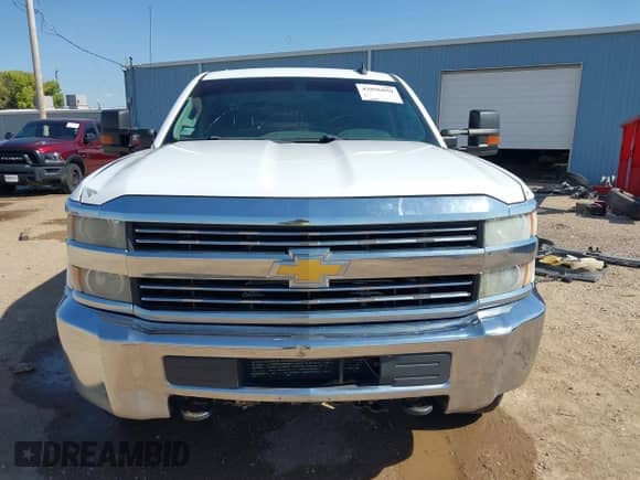 2015 Chevrolet Silverado 2500HD Work Truck z VIN 1GC1KUE81FF569806, wystawiony jako IAAI lot #42896050 z przebiegiem 160 673 mil mil oraz . Historia ofert i sprzedaży dostępna na DreamBid. Obrazek 13.