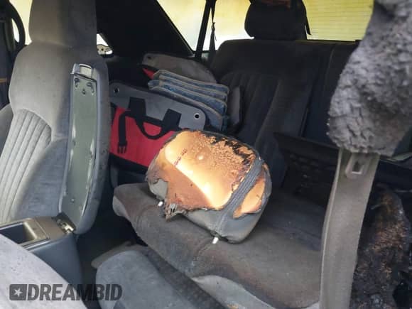 2000 Chevrolet Blazer LS с VIN 1GNCT18W7YK161195, выставлен на аукционе IAAI как лот 42329599 с пробегом 122 834 миль миль и . История ставок и продаж доступна на DreamBid. Изображение 8.