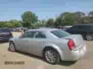 2008 Chrysler 300 C Hemi с VIN 2C3LA63H78H211061, выставлен на аукционе Copart как лот 71442965 с пробегом 212 054 миль миль и Списание • Salvage title. История ставок и продаж доступна на DreamBid. Изображение 2.